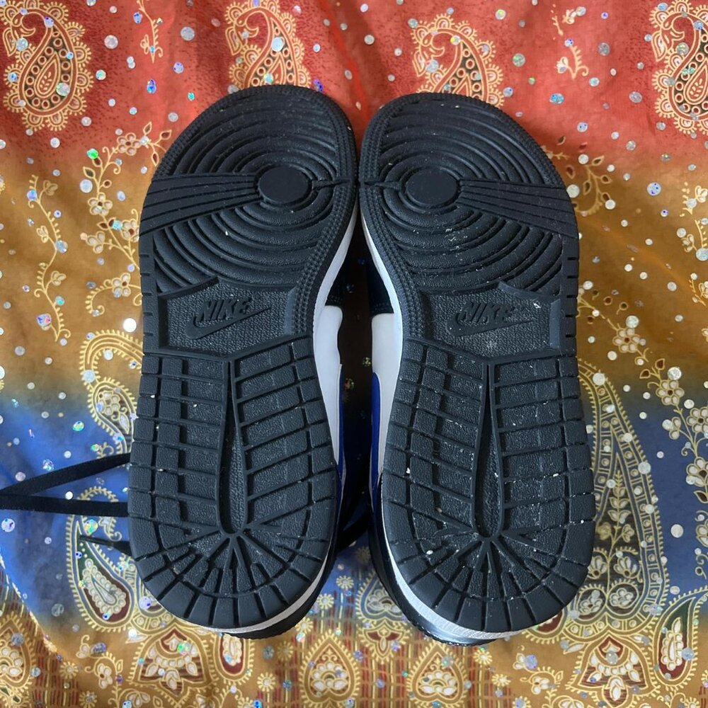 Youth 6/ Women’s 7.5 Air Jordan Shoes - Picture 5 of 6